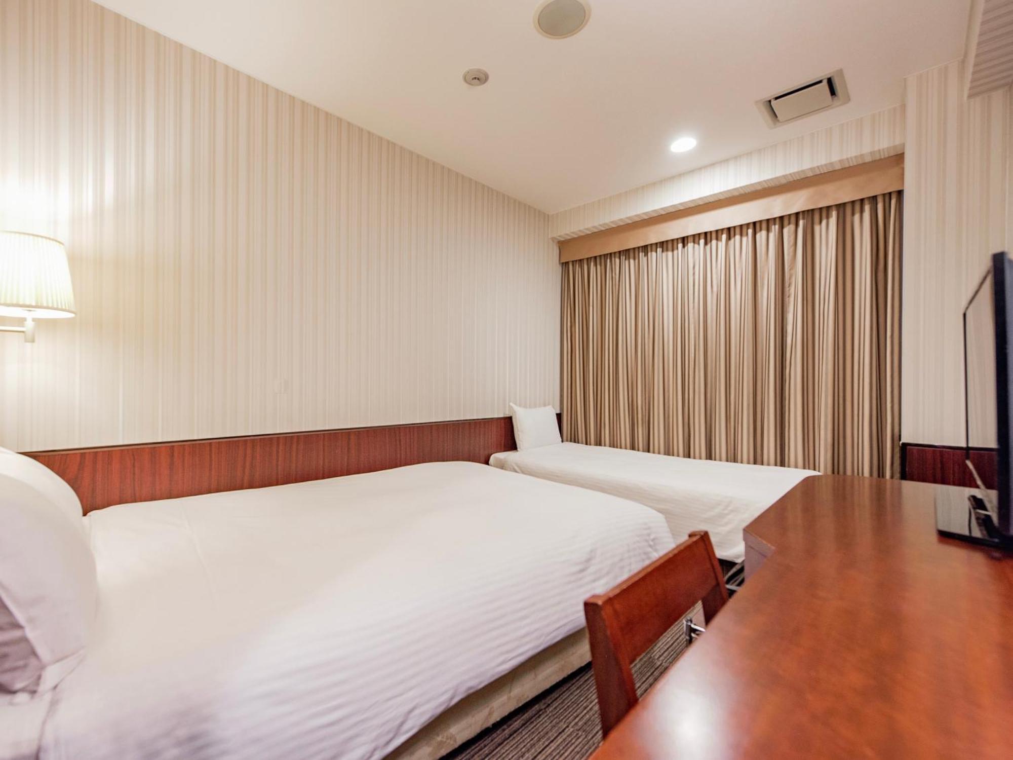 Hotel Hillarys Osaka Bilik gambar